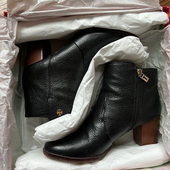 🆕 Tory Burch Sabe black tumbled leather booties size 8 - Picture 2 of 15